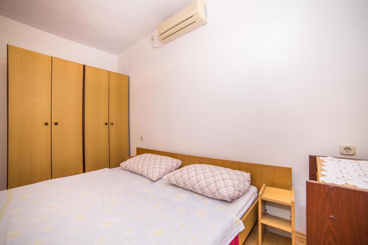 Apartments And Rooms Drpic Splitska Exterior photo